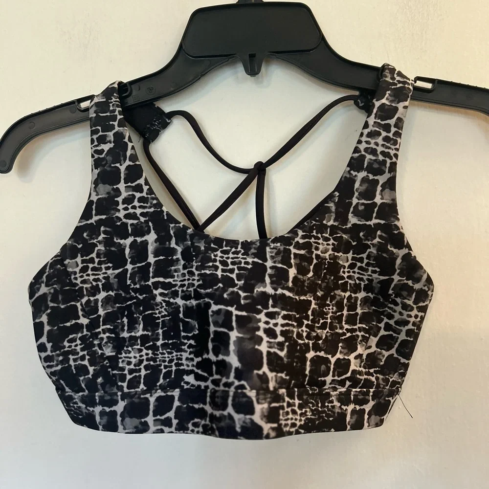 Soul size small black and white strappy sports bra